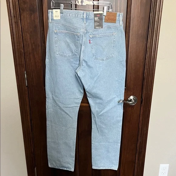 Levi's Women's High Rise Light Blue Jeans - Picture 2 of 8